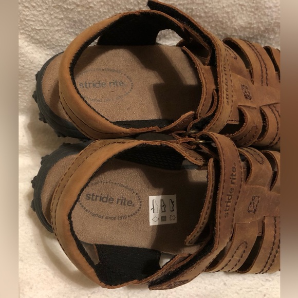 Boy’s extra wide Stride Rite brown sandals. Size 2XW. - Picture 3 of 7